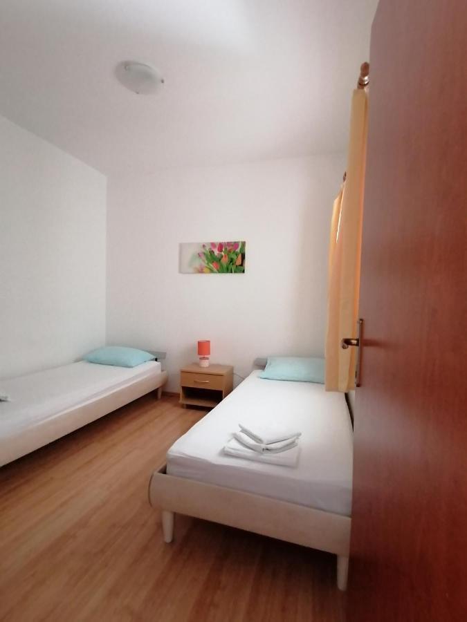 Apartments Coric Baška Voda Eksteriør bilde